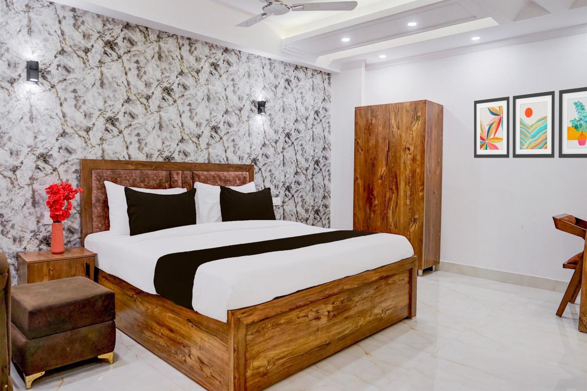 Townhouse Hotel Grand Emporio By Sbg Near Vaishali Metro Station Ghaziabad Bagian luar foto