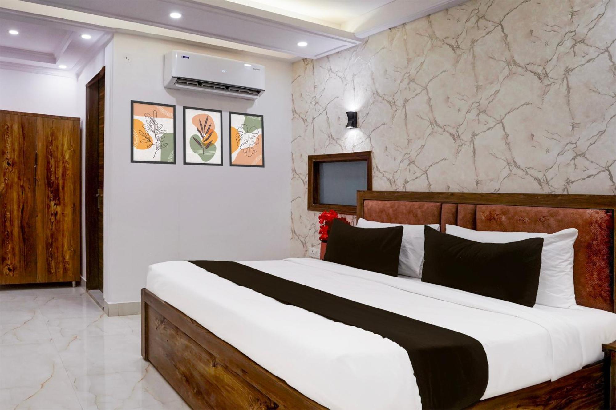 Townhouse Hotel Grand Emporio By Sbg Near Vaishali Metro Station Ghaziabad Bagian luar foto