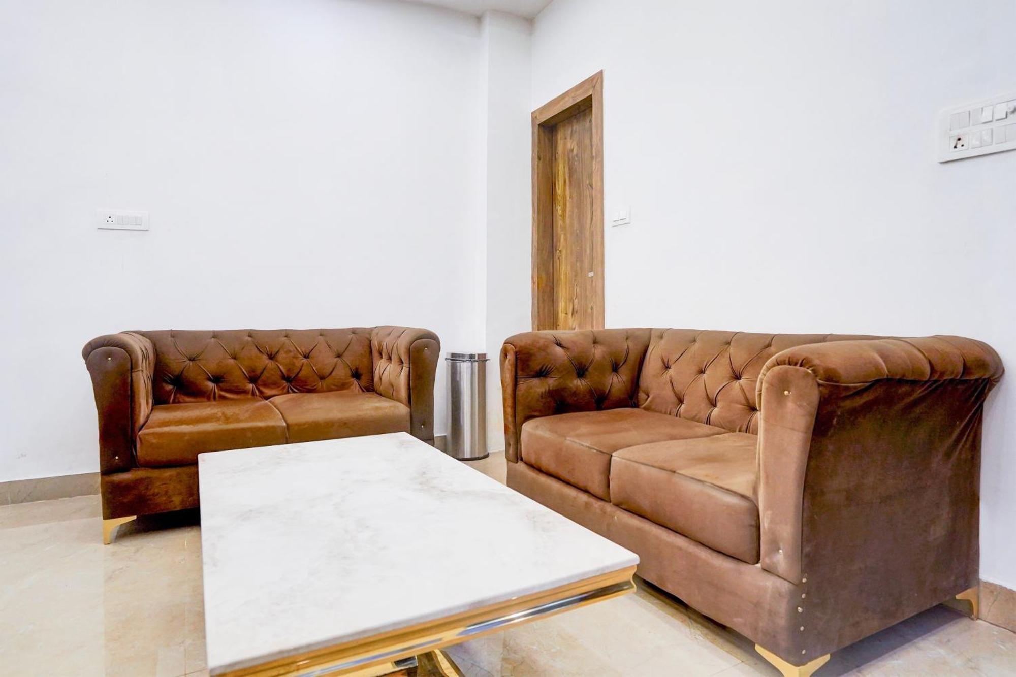 Townhouse Hotel Grand Emporio By Sbg Near Vaishali Metro Station Ghaziabad Bagian luar foto